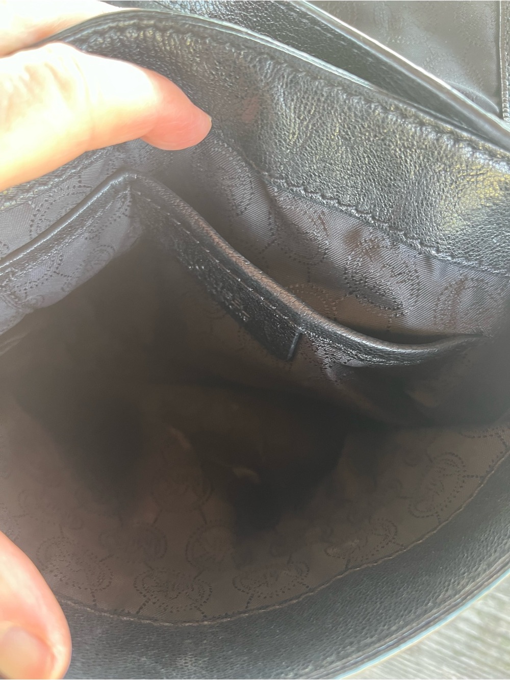 Michael KORS Black Leather Crossbody Bag with Gold Zipper Trim glazed leather - Picture 6 of 6